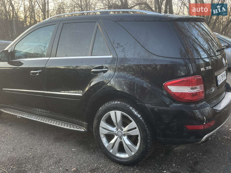 Внедорожник / Кроссовер Mercedes-Benz M-Class 2010 в Киеве