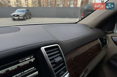 Позашляховик / Кросовер Mercedes-Benz M-Class 2015 в 