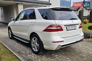 Позашляховик / Кросовер Mercedes-Benz M-Class 2013 в 