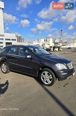 Внедорожник / Кроссовер Mercedes-Benz M-Class 2010 в Киеве