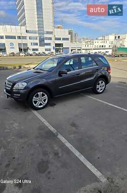 Внедорожник / Кроссовер Mercedes-Benz M-Class 2010 в Киеве