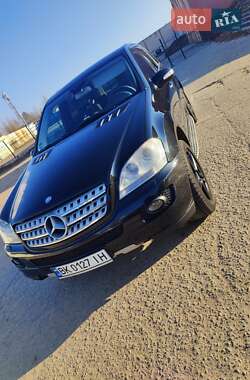 Позашляховик / Кросовер Mercedes-Benz M-Class 2006 в Вараші