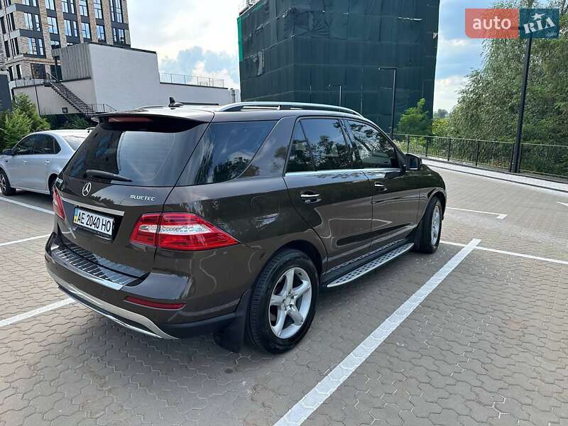 Внедорожник / Кроссовер Mercedes-Benz M-Class 2013 в Киеве