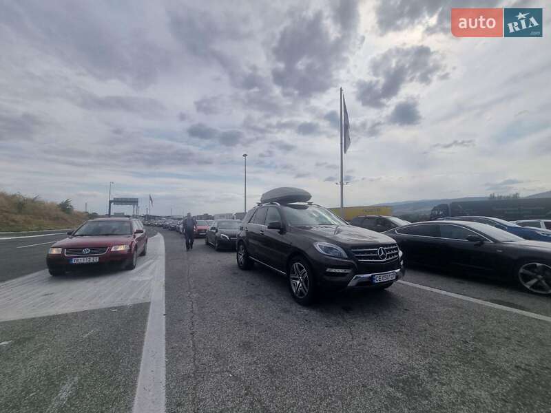 Внедорожник / Кроссовер Mercedes-Benz M-Class 2013 в Черновцах