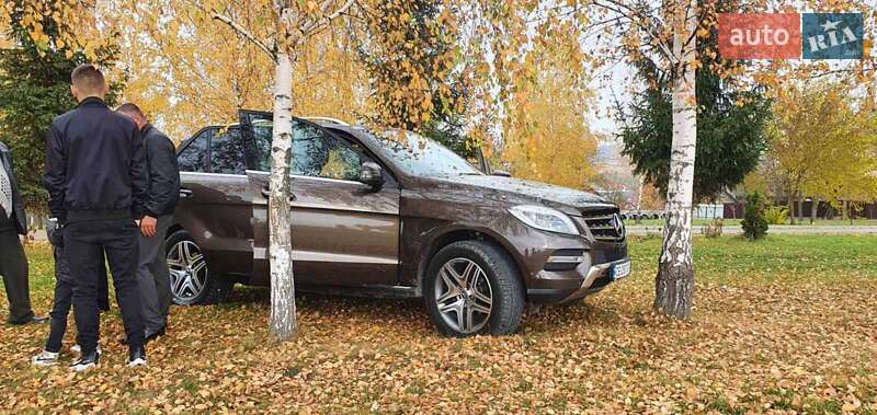 Внедорожник / Кроссовер Mercedes-Benz M-Class 2013 в Черновцах