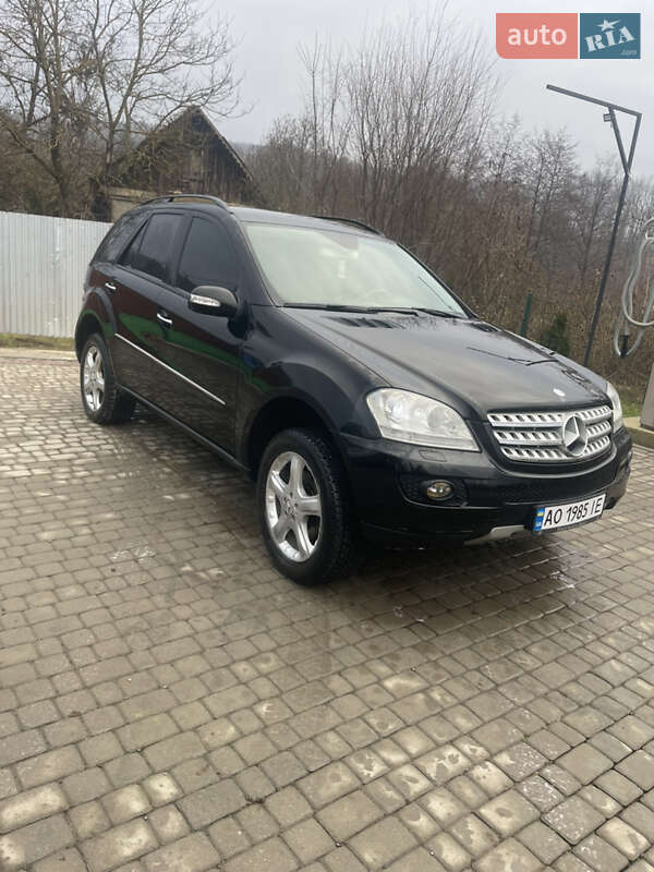 Позашляховик / Кросовер Mercedes-Benz M-Class 2006 в Сваляві