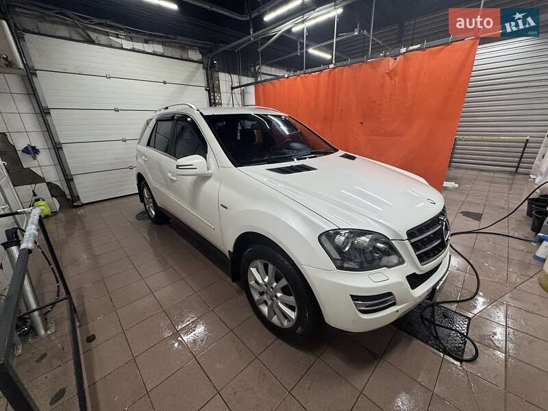 Mercedes-Benz M-Class 2011