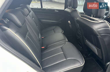 Внедорожник / Кроссовер Mercedes-Benz M-Class 2011 в 