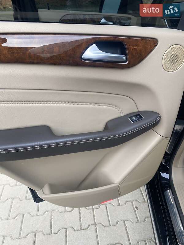 Внедорожник / Кроссовер Mercedes-Benz M-Class 2011 в Косове