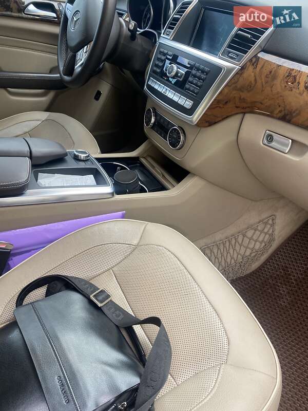 Внедорожник / Кроссовер Mercedes-Benz M-Class 2011 в Косове