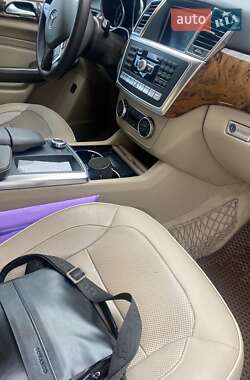 Позашляховик / Кросовер Mercedes-Benz M-Class 2011 в 