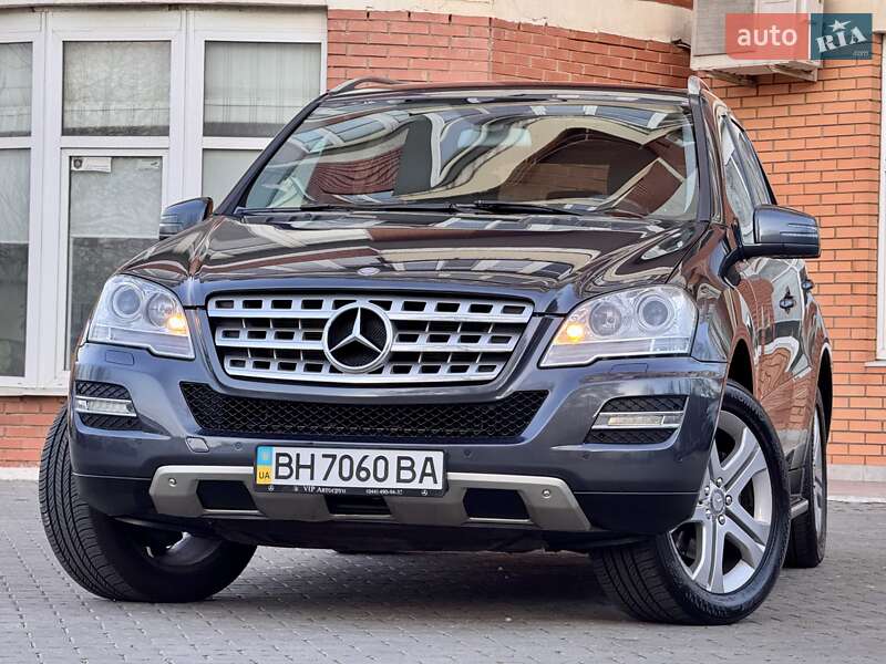 Внедорожник / Кроссовер Mercedes-Benz M-Class 2011 в 