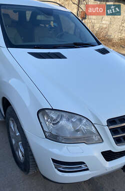 Внедорожник / Кроссовер Mercedes-Benz M-Class 2011 в 