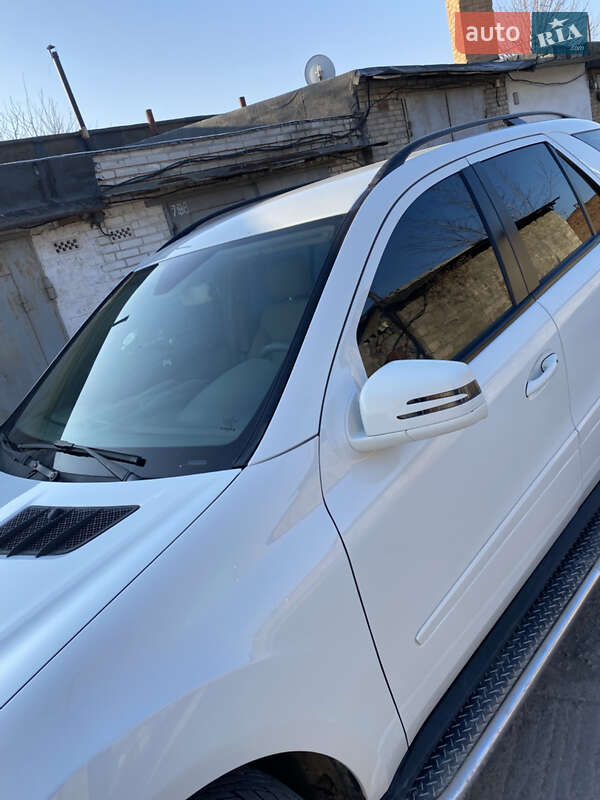 Позашляховик / Кросовер Mercedes-Benz M-Class 2011 в Каневі