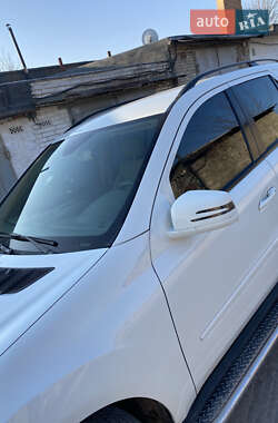 Внедорожник / Кроссовер Mercedes-Benz M-Class 2011 в 