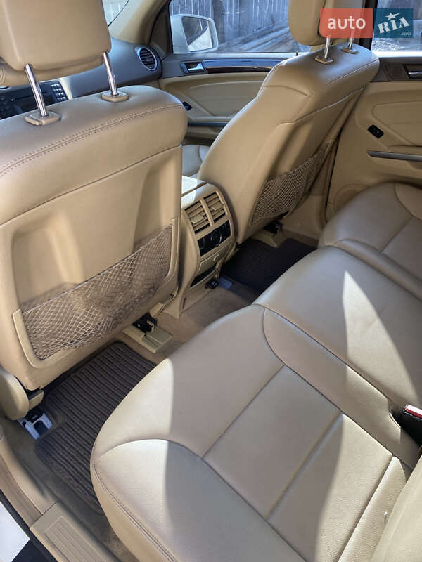 Позашляховик / Кросовер Mercedes-Benz M-Class 2011 в Каневі