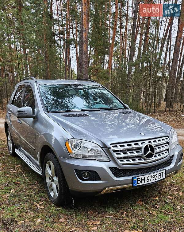 Внедорожник / Кроссовер Mercedes-Benz M-Class 2010 в Ахтырке