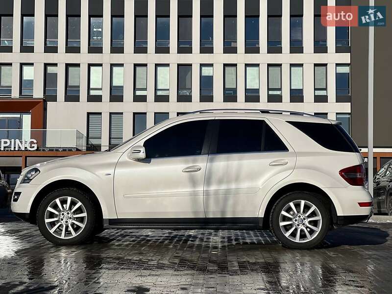 Внедорожник / Кроссовер Mercedes-Benz M-Class 2010 в Виннице
