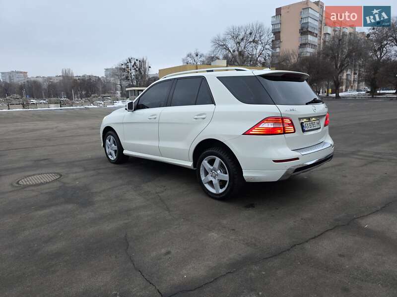 Позашляховик / Кросовер Mercedes-Benz M-Class 2013 в Харкові