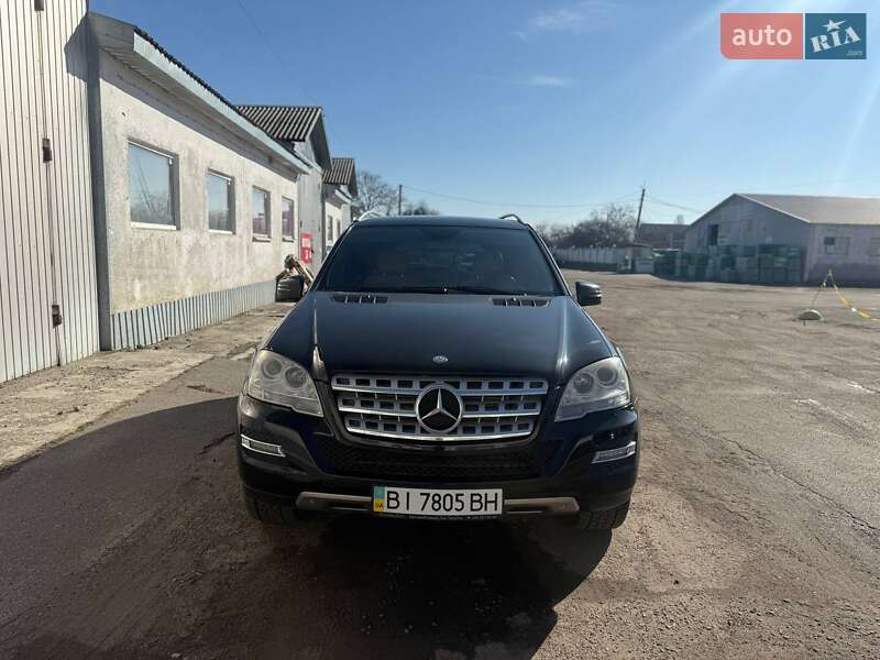 Позашляховик / Кросовер Mercedes-Benz M-Class 2011 в 