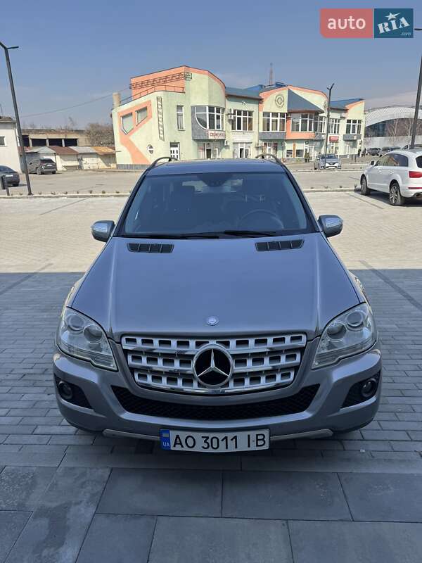 Внедорожник / Кроссовер Mercedes-Benz M-Class 2010 в Ужгороде