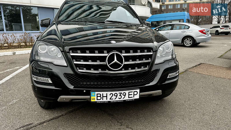Внедорожник / Кроссовер Mercedes-Benz M-Class 2010 в Одессе