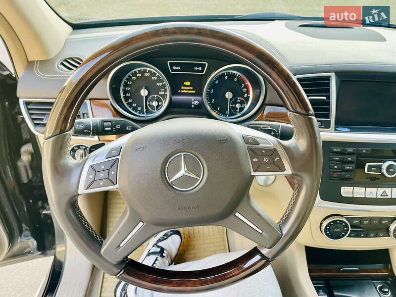 Внедорожник / Кроссовер Mercedes-Benz M-Class 2014 в Киеве