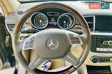 Внедорожник / Кроссовер Mercedes-Benz M-Class 2014 в 