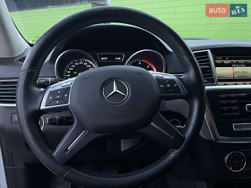 Внедорожник / Кроссовер Mercedes-Benz M-Class 2013 в Киеве