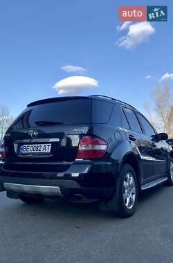 Позашляховик / Кросовер Mercedes-Benz M-Class 2006 в 