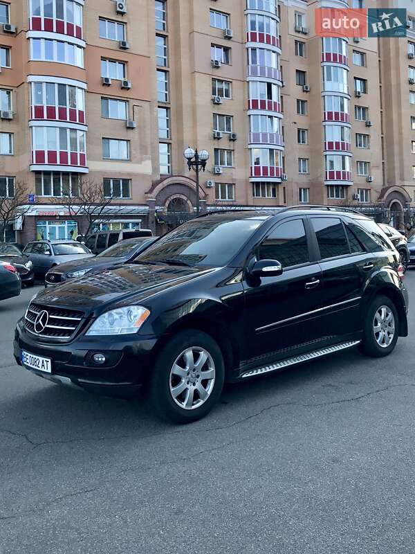 Внедорожник / Кроссовер Mercedes-Benz M-Class 2006 в Первомайске