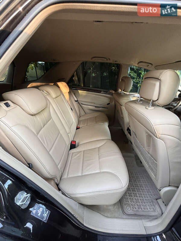 Внедорожник / Кроссовер Mercedes-Benz M-Class 2010 в Киеве