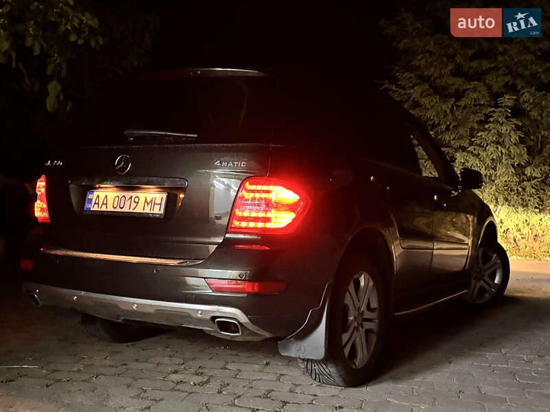 Внедорожник / Кроссовер Mercedes-Benz M-Class 2010 в Киеве