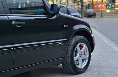 Внедорожник / Кроссовер Mercedes-Benz M-Class 1999 в 
