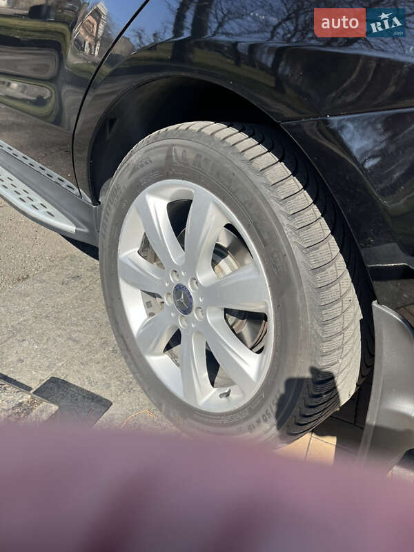 Позашляховик / Кросовер Mercedes-Benz M-Class 2012 в Києві