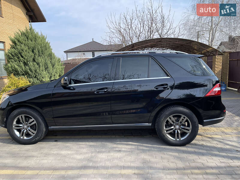 Внедорожник / Кроссовер Mercedes-Benz M-Class 2013 в Киеве