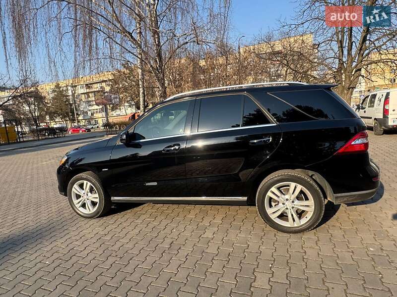 Внедорожник / Кроссовер Mercedes-Benz M-Class 2011 в Черновцах
