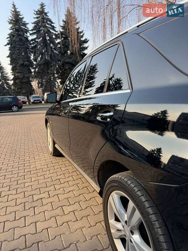 Внедорожник / Кроссовер Mercedes-Benz M-Class 2011 в Черновцах