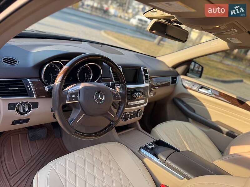 Внедорожник / Кроссовер Mercedes-Benz M-Class 2011 в Черновцах