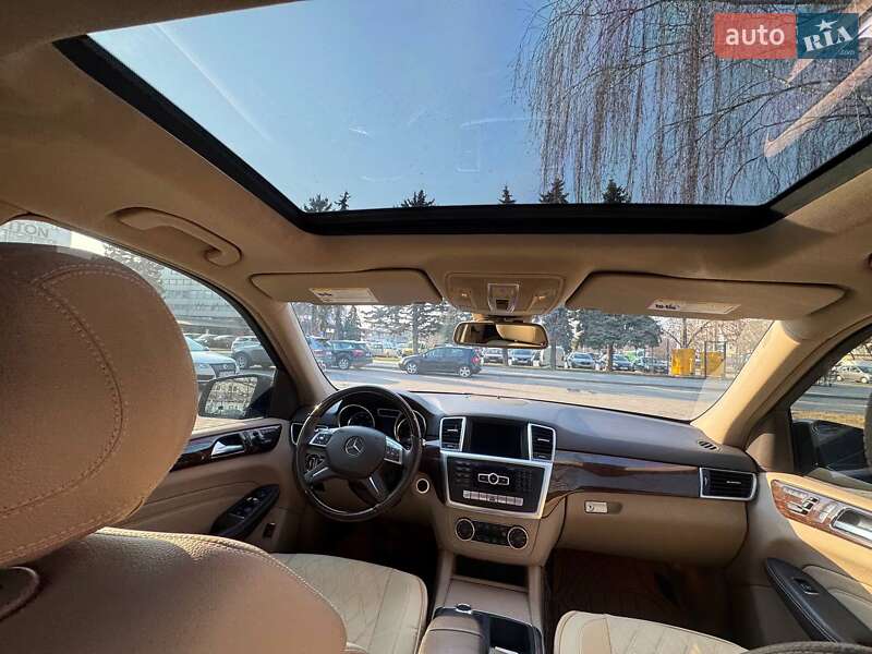 Внедорожник / Кроссовер Mercedes-Benz M-Class 2011 в Черновцах