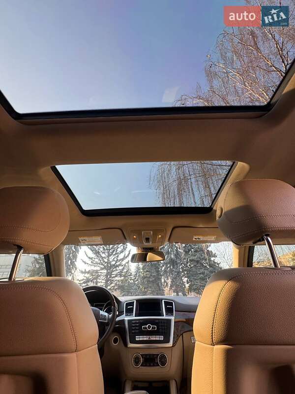 Внедорожник / Кроссовер Mercedes-Benz M-Class 2011 в Черновцах