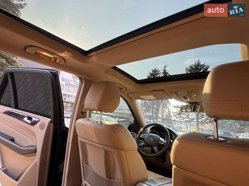 Внедорожник / Кроссовер Mercedes-Benz M-Class 2011 в Черновцах