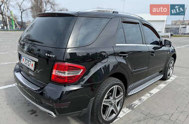 Внедорожник / Кроссовер Mercedes-Benz M-Class 2011 в 