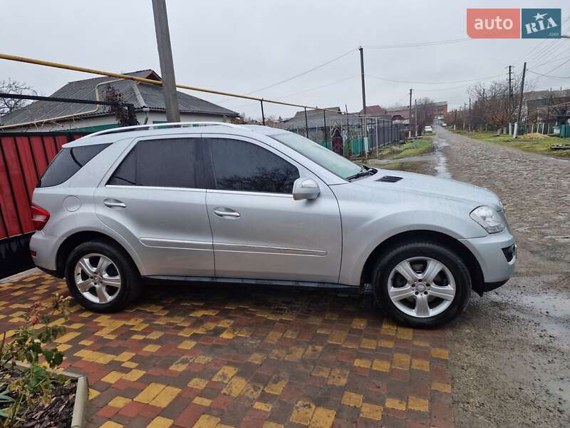 Внедорожник / Кроссовер Mercedes-Benz M-Class 2008 в Подольске