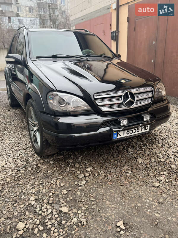 Mercedes-Benz M-Class 2001