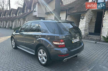 Внедорожник / Кроссовер Mercedes-Benz M-Class 2011 в 