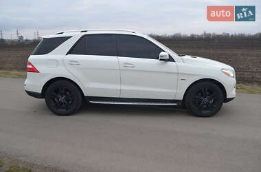 Внедорожник / Кроссовер Mercedes-Benz M-Class 2012 в 
