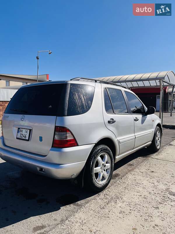 Внедорожник / Кроссовер Mercedes-Benz M-Class 2001 в Ровно