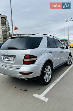 Внедорожник / Кроссовер Mercedes-Benz M-Class 2009 в 