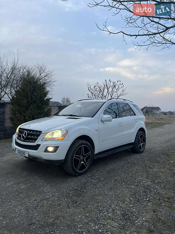Внедорожник / Кроссовер Mercedes-Benz M-Class 2010 в Ровно